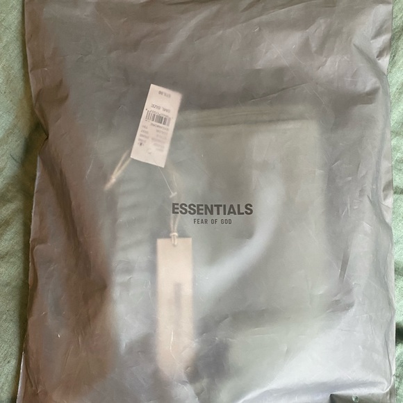 FOG Essentials Shorts - Picture 4 of 4